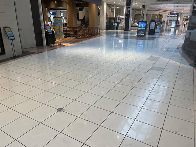 スターバックスコーヒー前