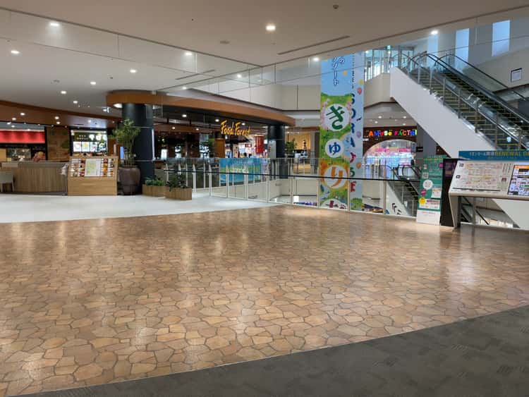 フードコート前