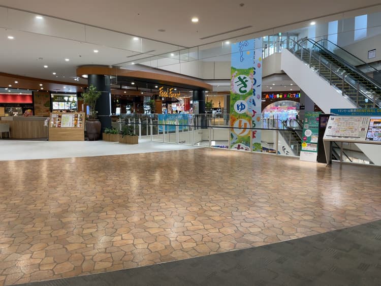 フードコート前