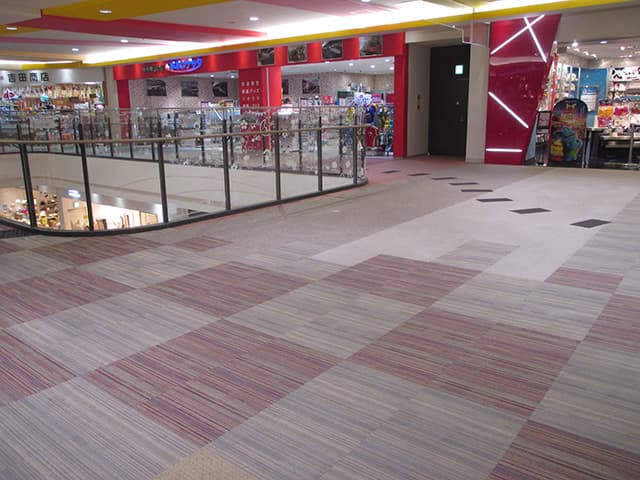 イースト 3F「ディズニーストア」前