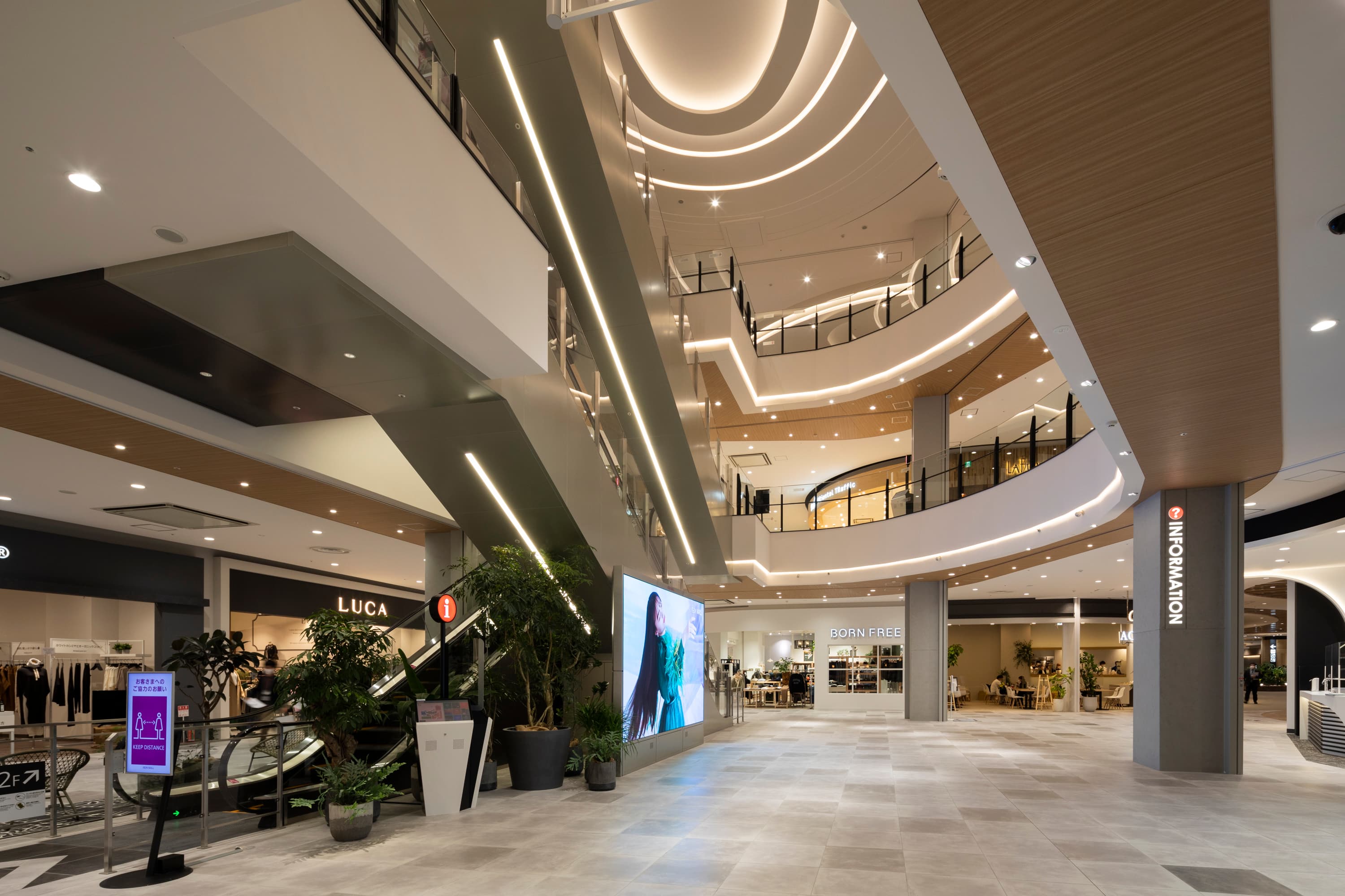 1F センターコート1