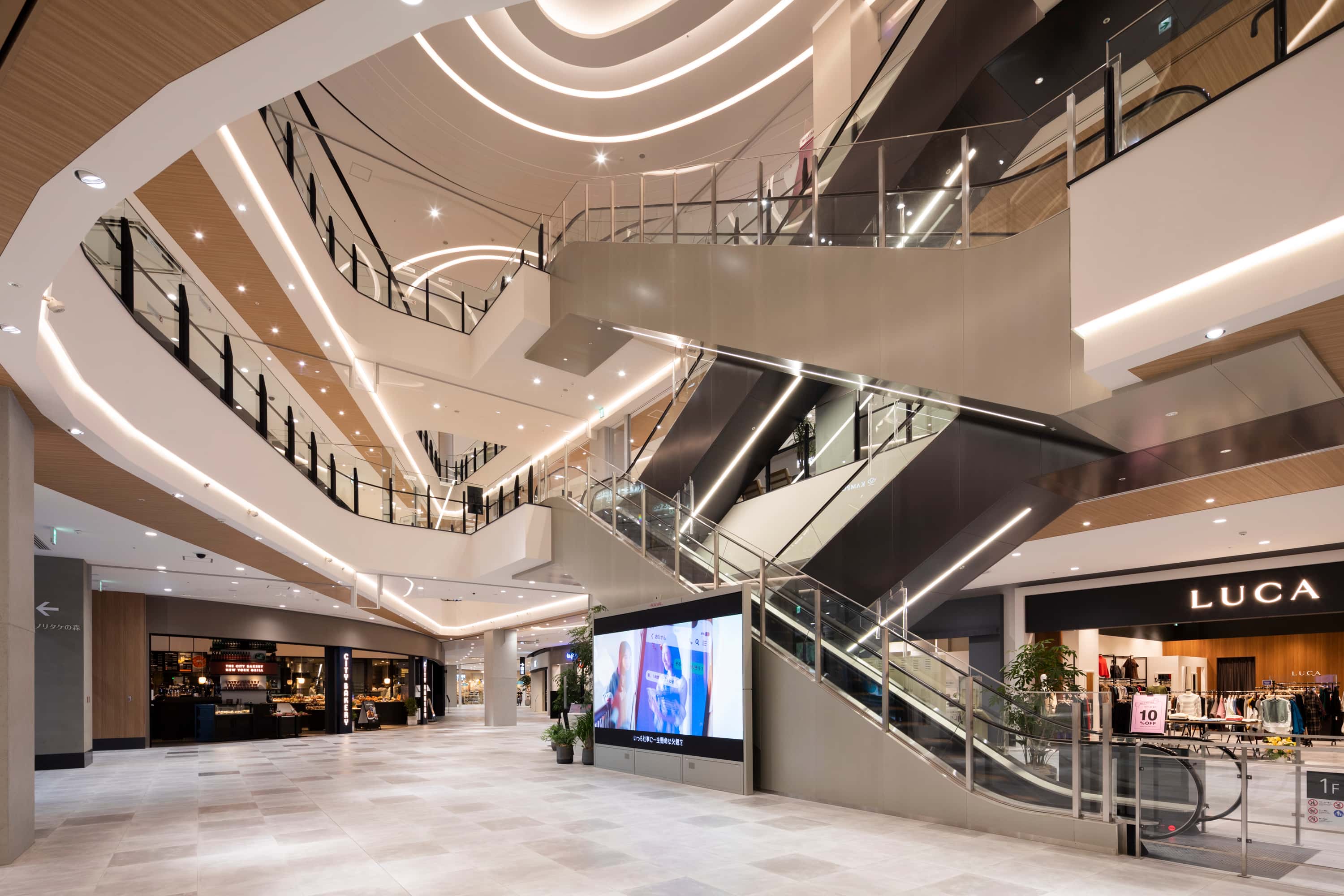 1F センターコート