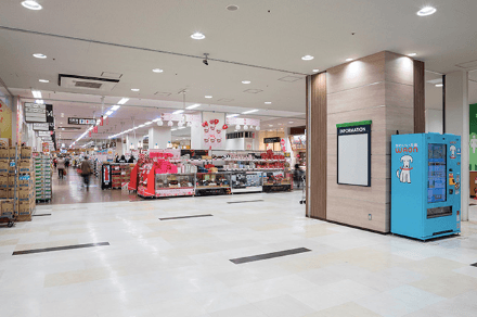 1F 東口スペース