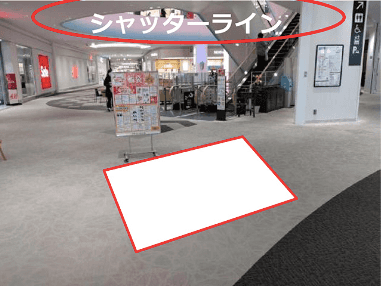 2F 中央エスカレーター横