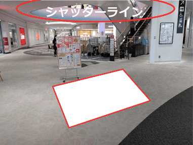 2F 中央エスカレーター横