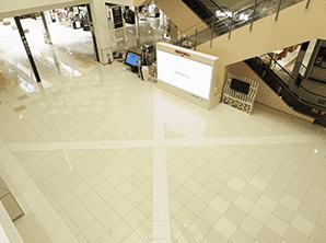 1F セントラルコート