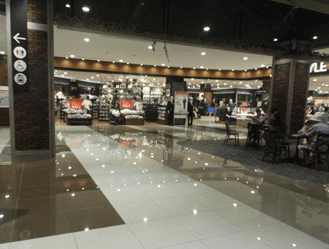 2F東Bエスカレーター前