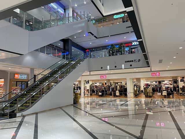 1F イーストコート