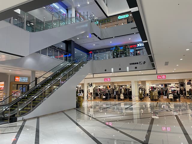 1F イーストコート