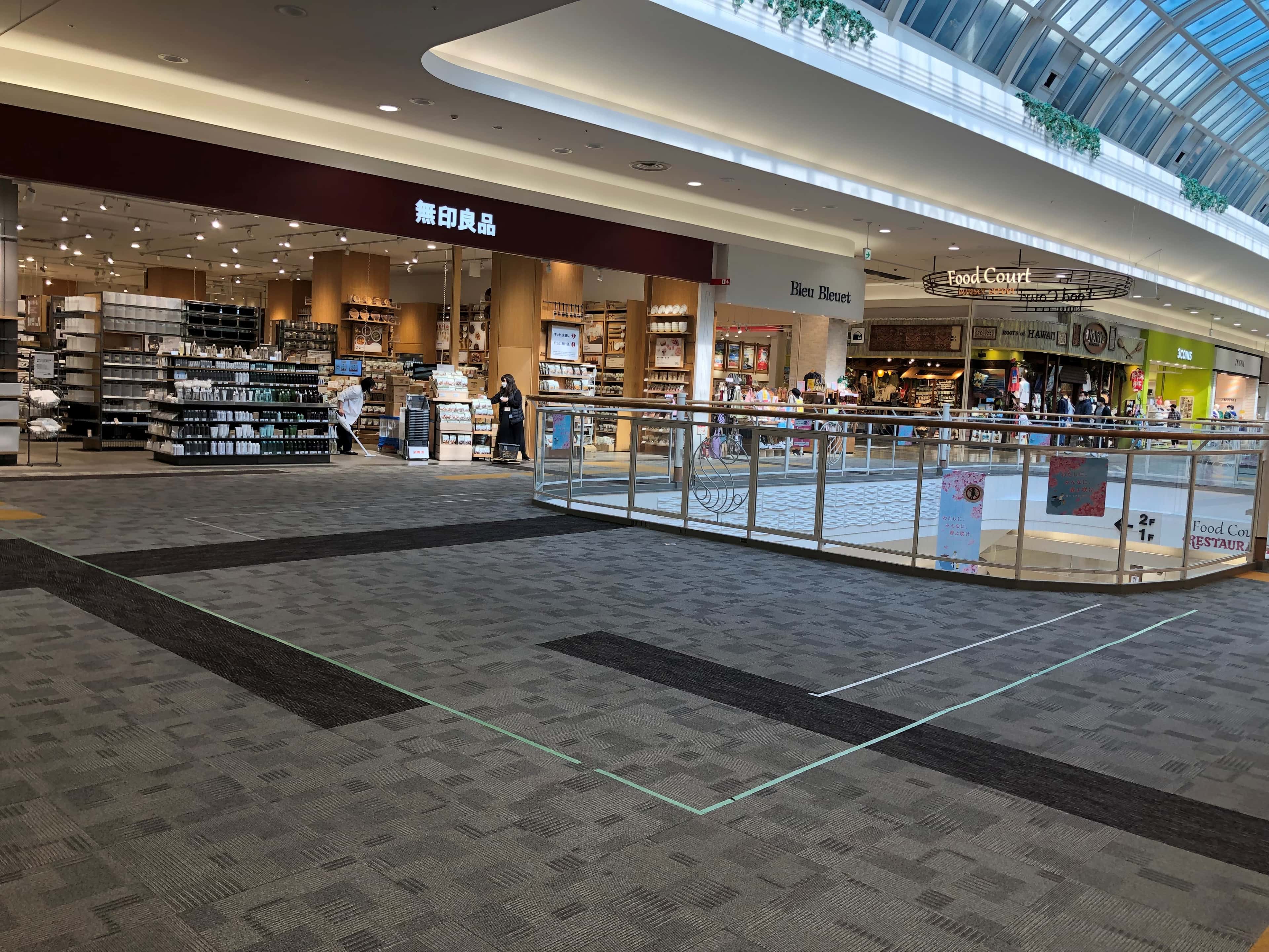 南Cブリッジ(無印良品前)