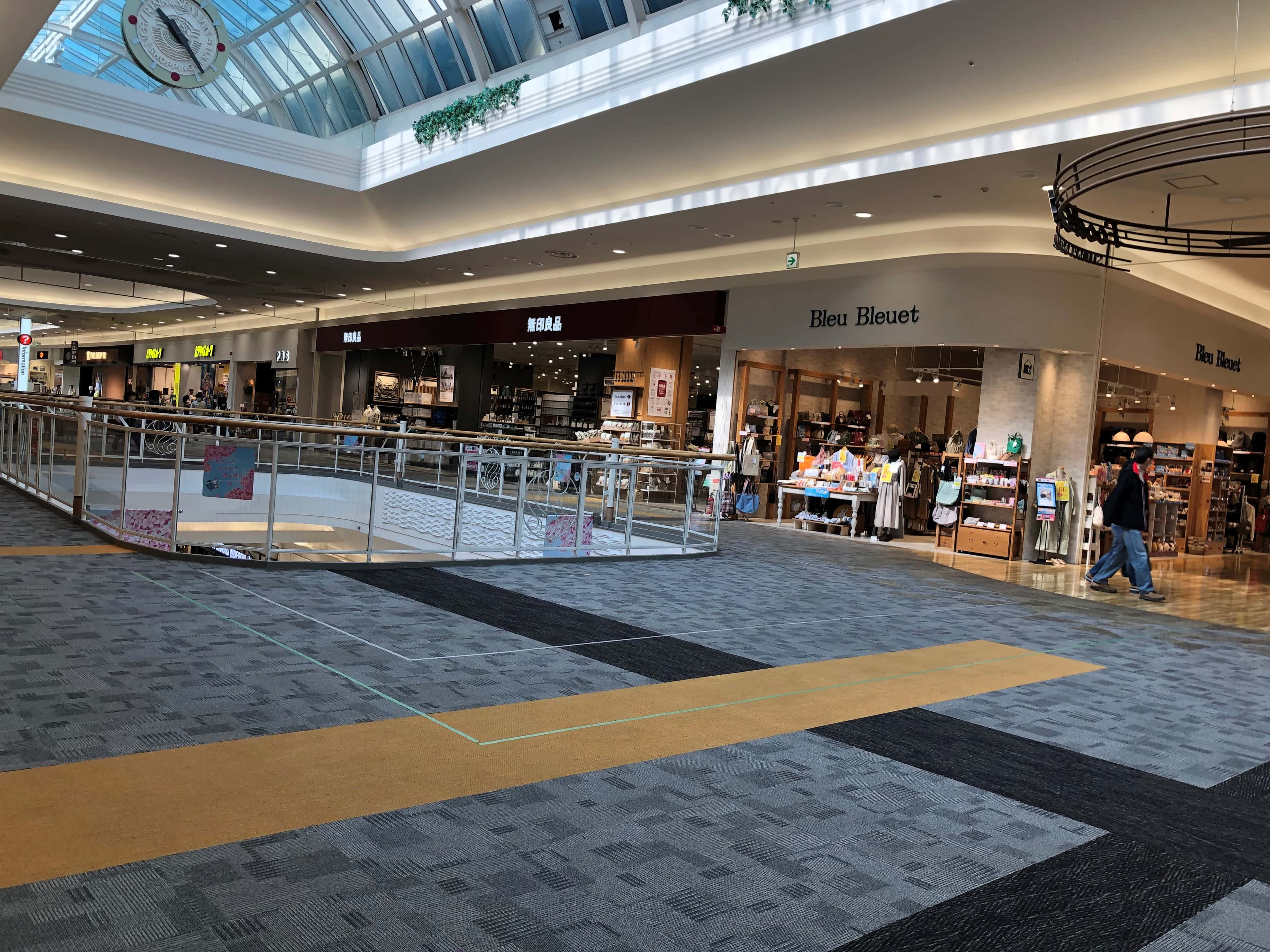 北Bブリッジ(フードコート入口前)