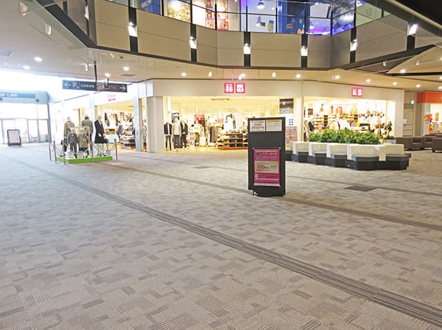 2Fユニクロ前フロア