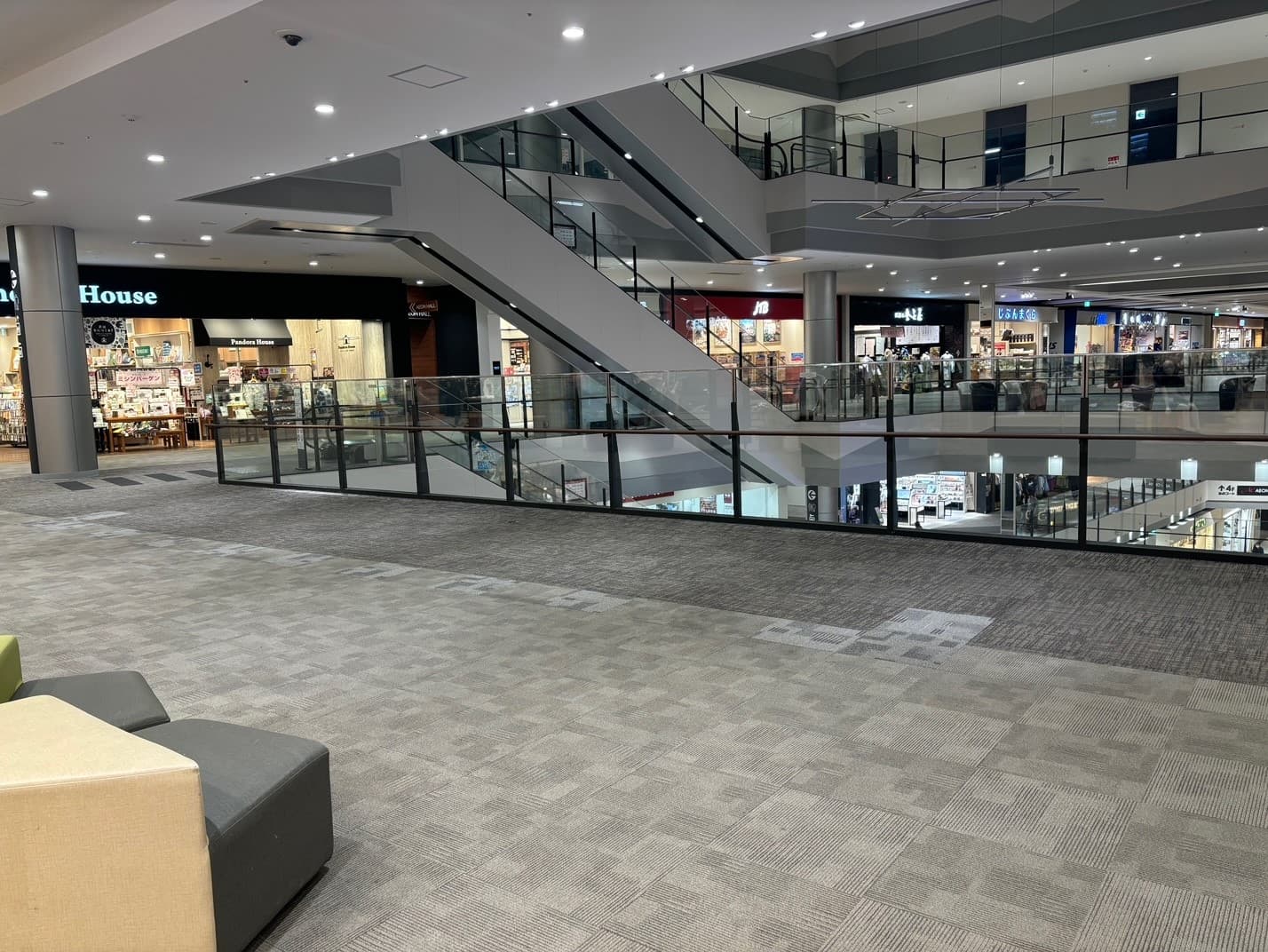 3階イオンスタイル前ブリッジ1
