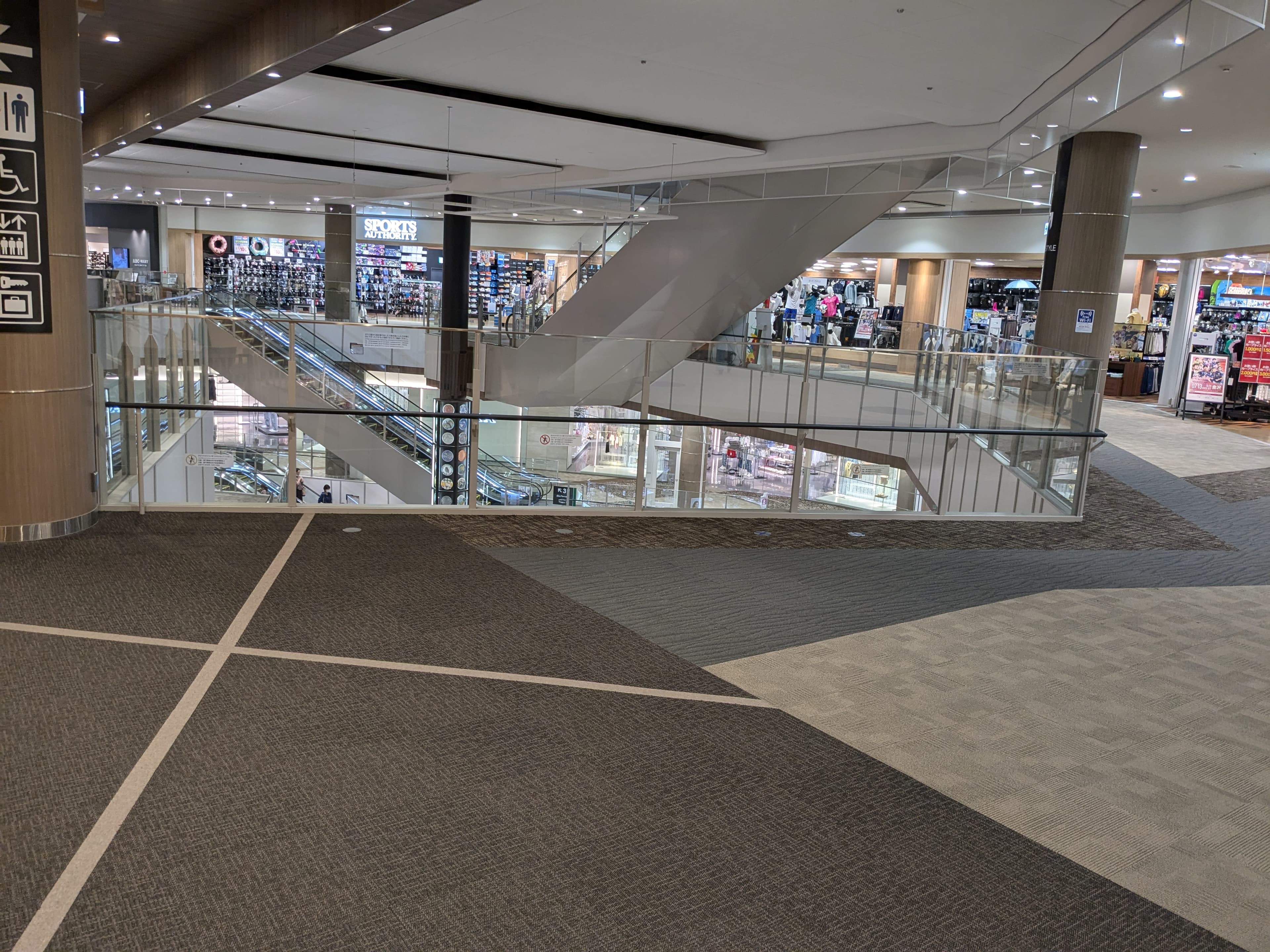 催事していない状態 こどものあそびば側より