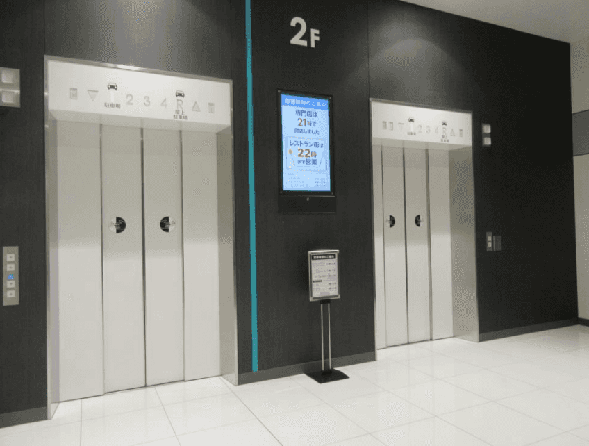 モール内広告 エレベーター