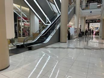 北エスカレーター横