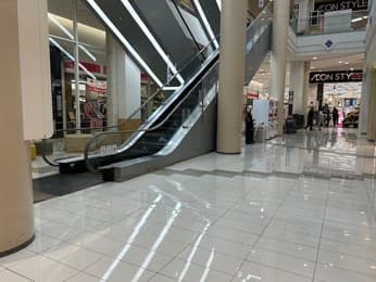 1F 北エスカレーター横