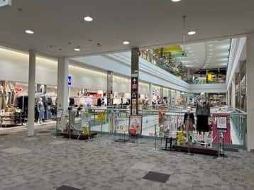 2F ブリッジ(北エスカレータ側)