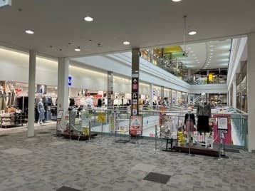 2F ブリッジ(北エスカレータ側)