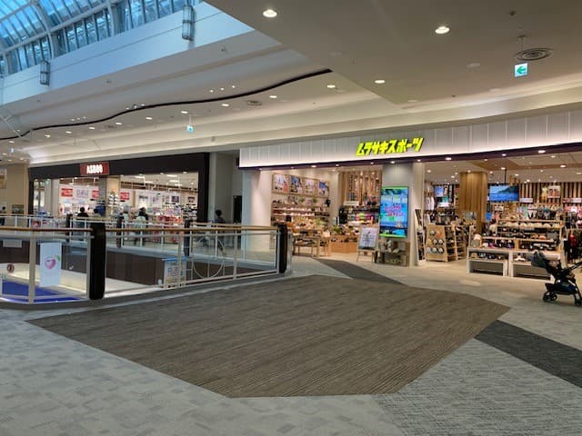 イベントスペース④(ムラサキスポーツ前)1