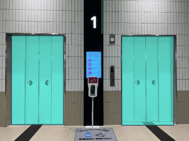 モール内広告 エレベーター