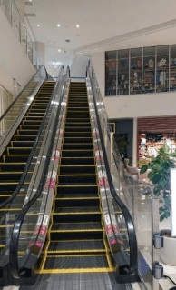 モール内広告 エスカレーター(レーン)1