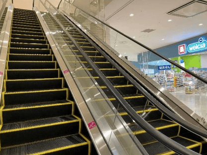 モール内広告 エスカレーター(側面ガラス)