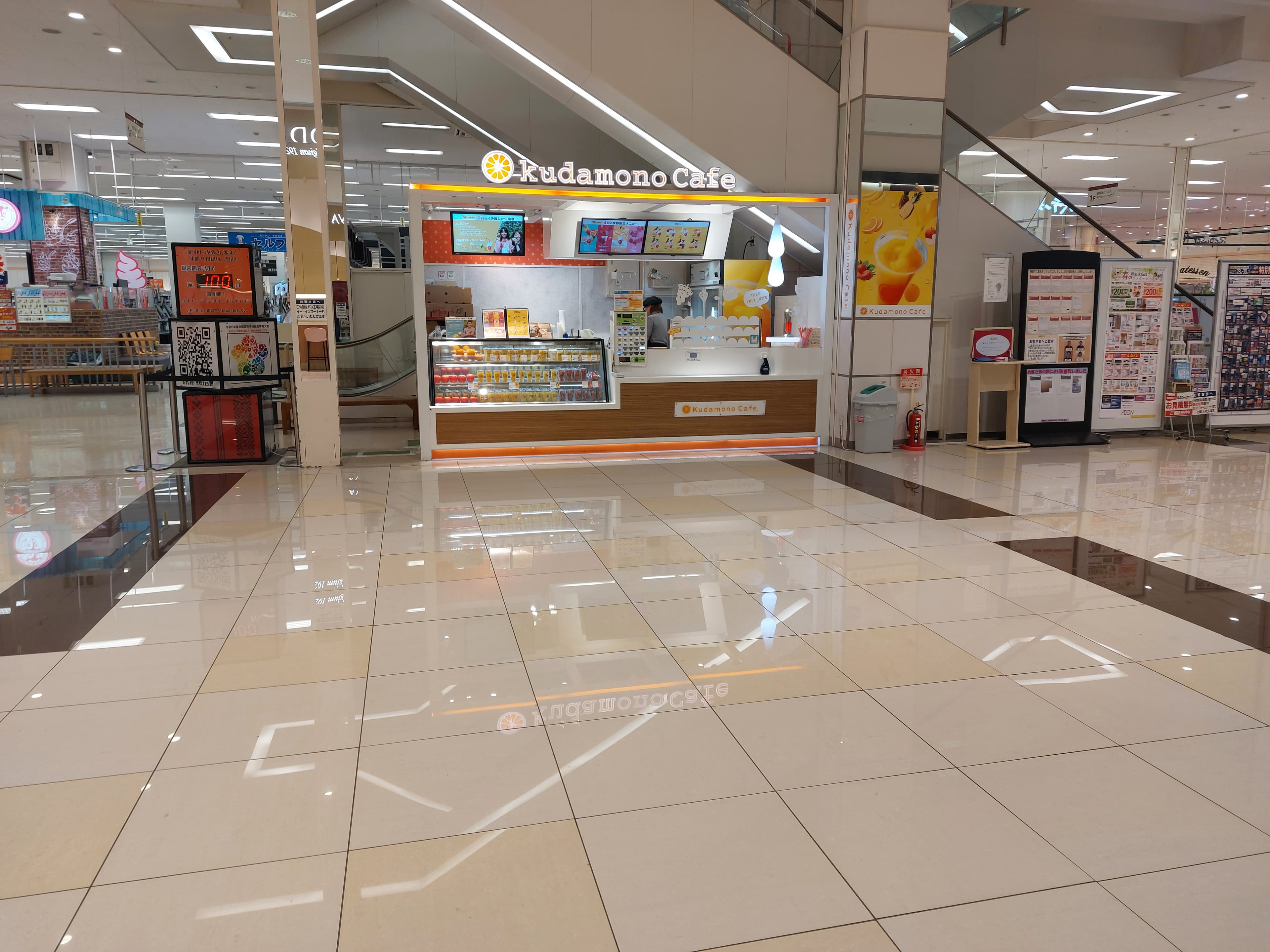 イーストコート横:くだものカフェ前催事場