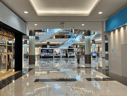 メインプラザ前