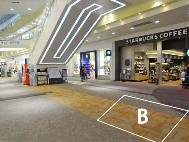1F中央エスカレーター横B
