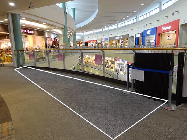 ノースコート3階エスカレーター前