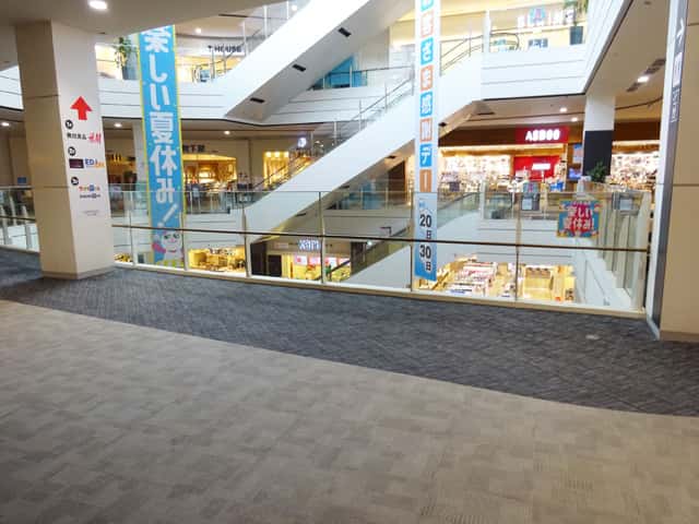 スターバックス前