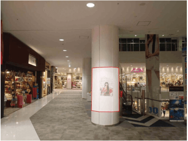 モール内広告 柱巻き