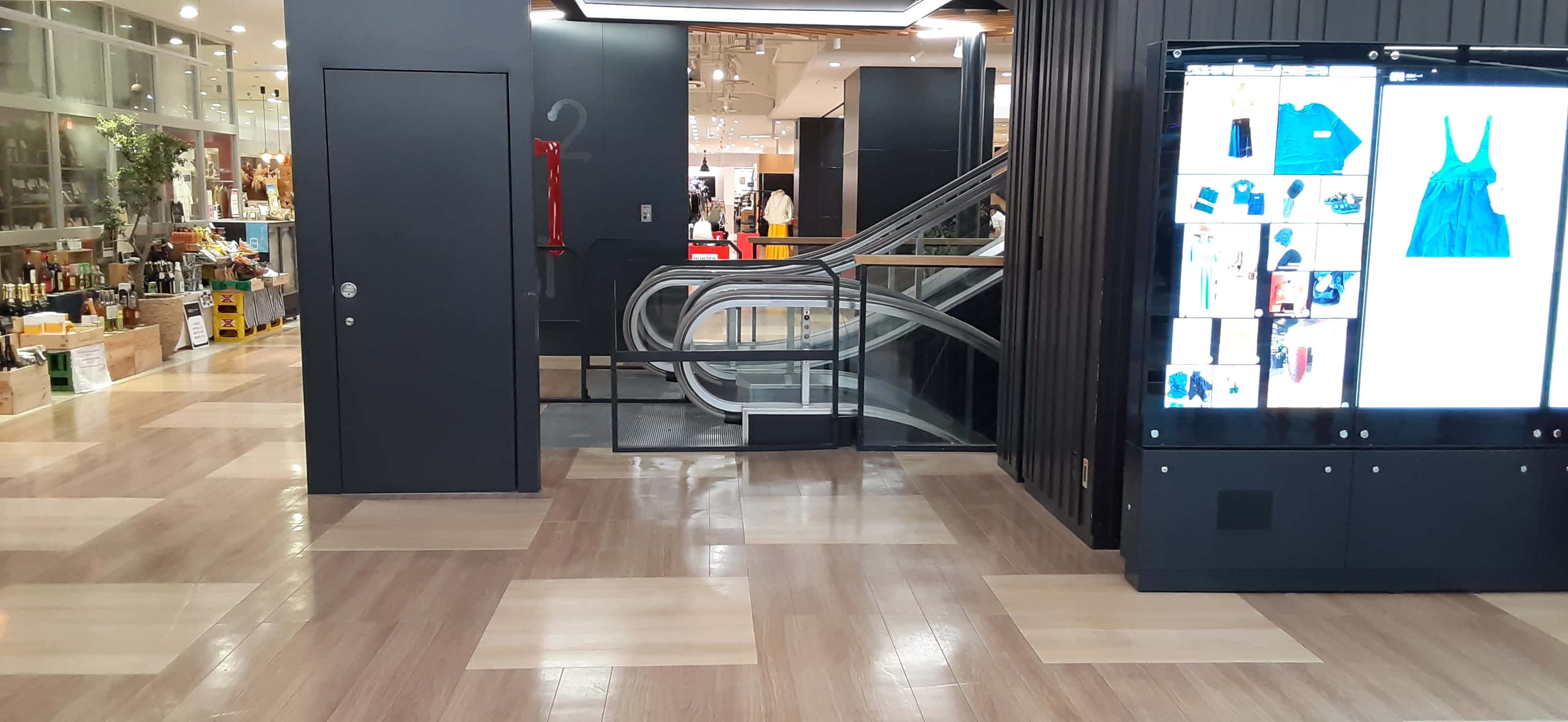 インフォメーション前