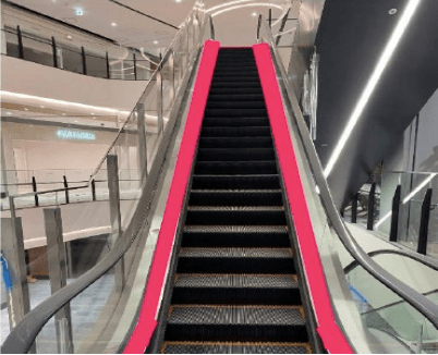 モール内広告 エスカレーター1