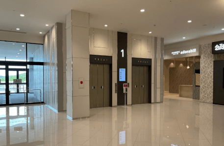 モール内広告 エレベーター