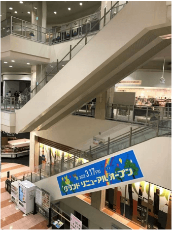 モール内広告 エスカレーター側面