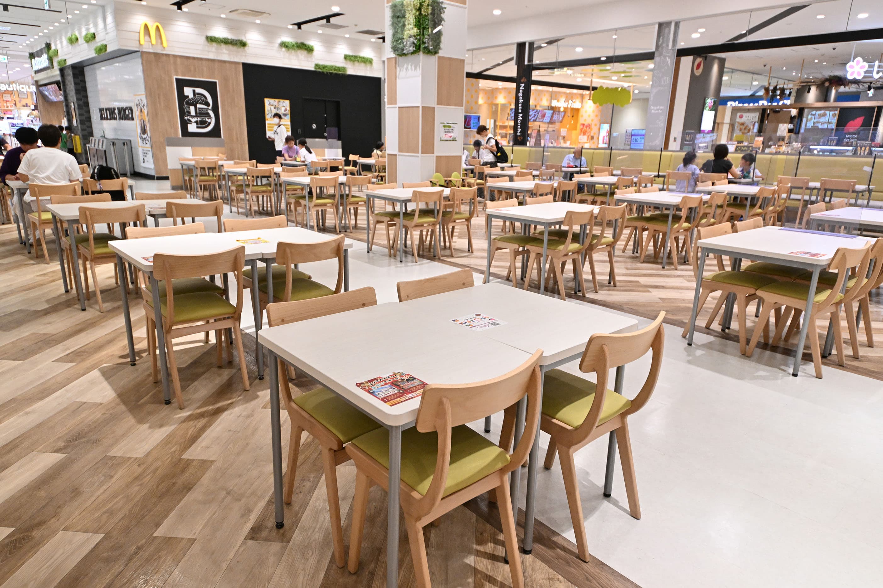 モール内広告 フードコート(1Fナガクテマルシェ 3Fフードフォレスト)