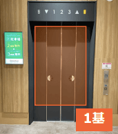 モール内広告 エレベーター扉1