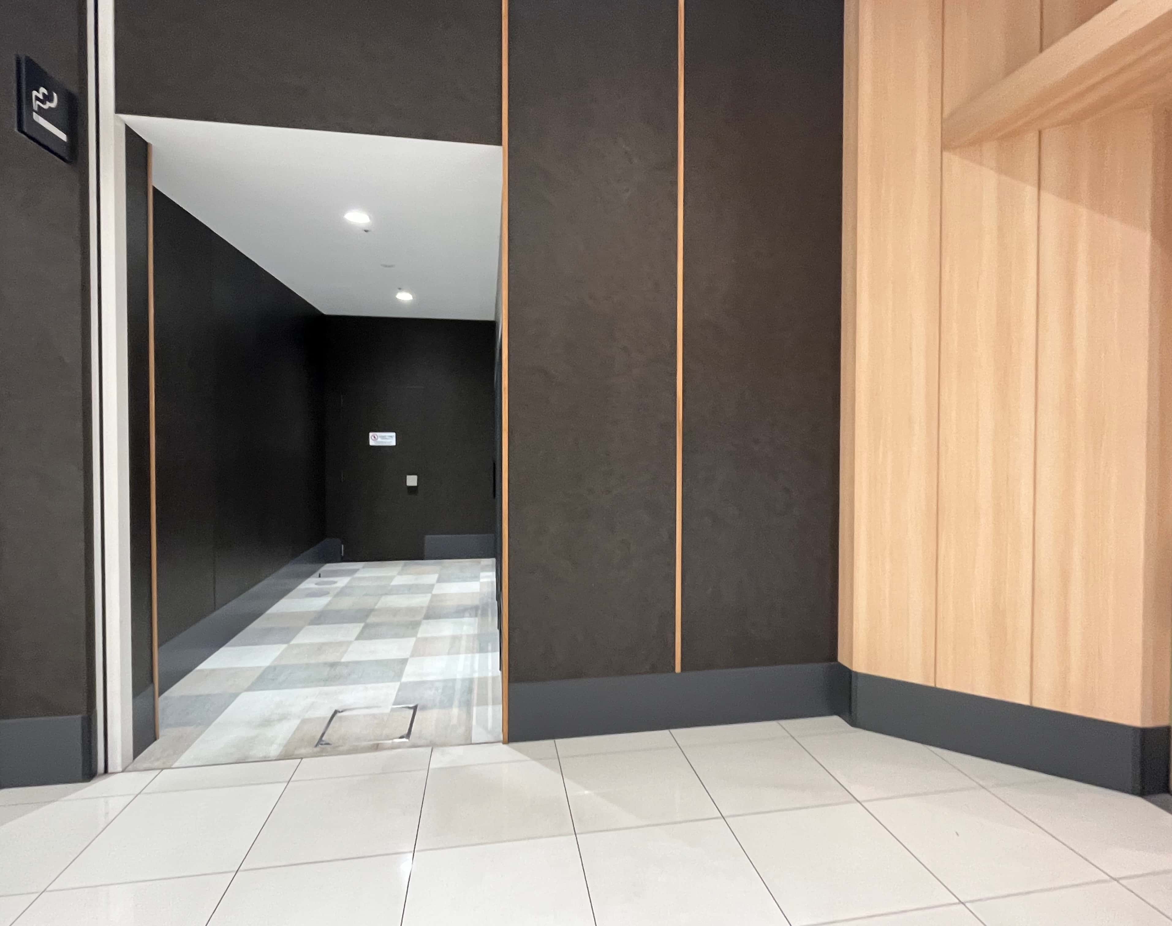 鎌倉パスタ横喫煙所前スペース