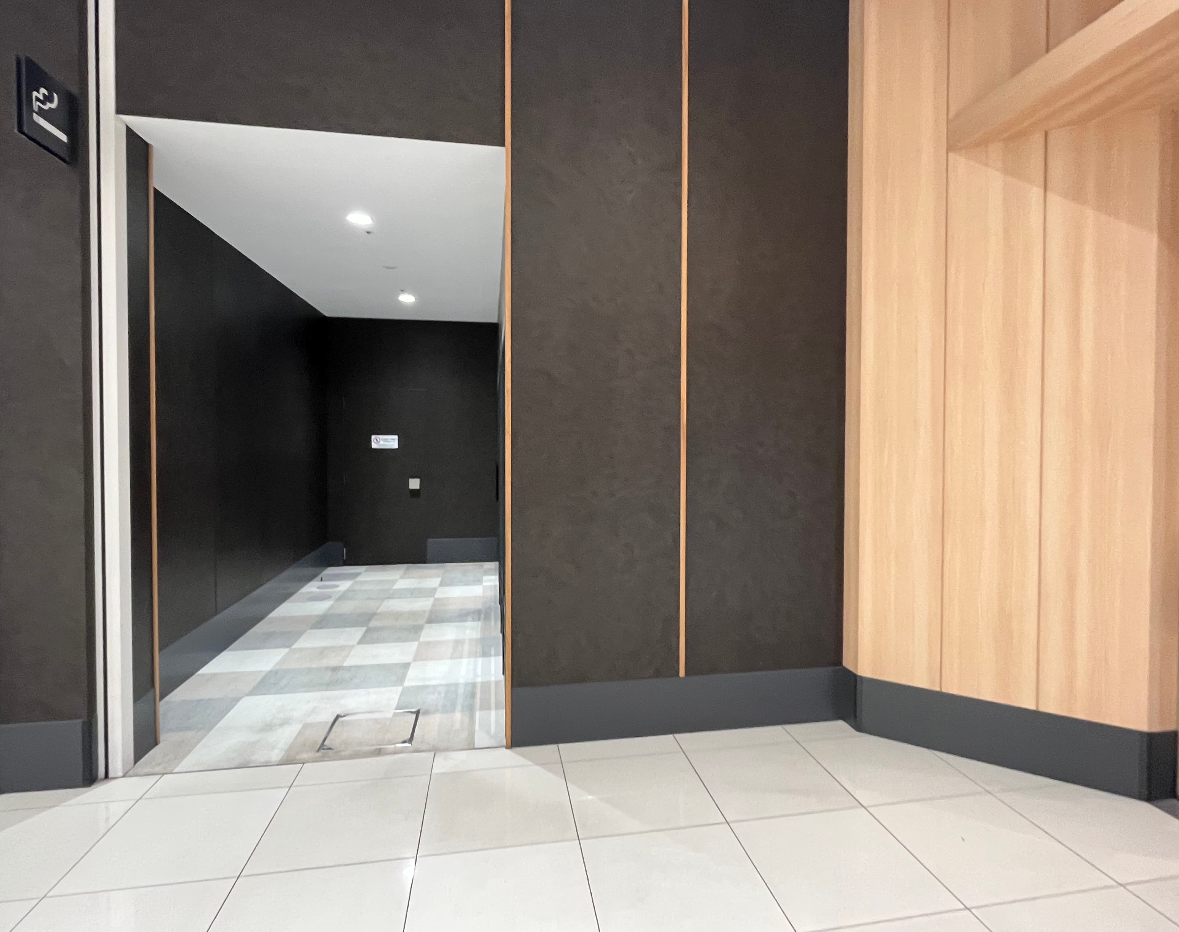 鎌倉パスタ横喫煙所前スペース