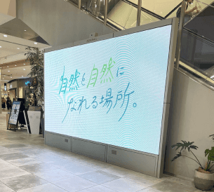 モール内広告 180インチ大型デジタルサイネージ
