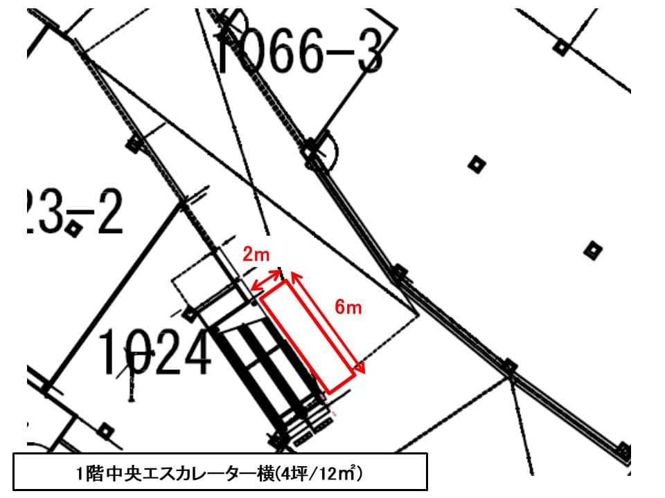 1F 中央エスカレーター横の図面・フロアマップ