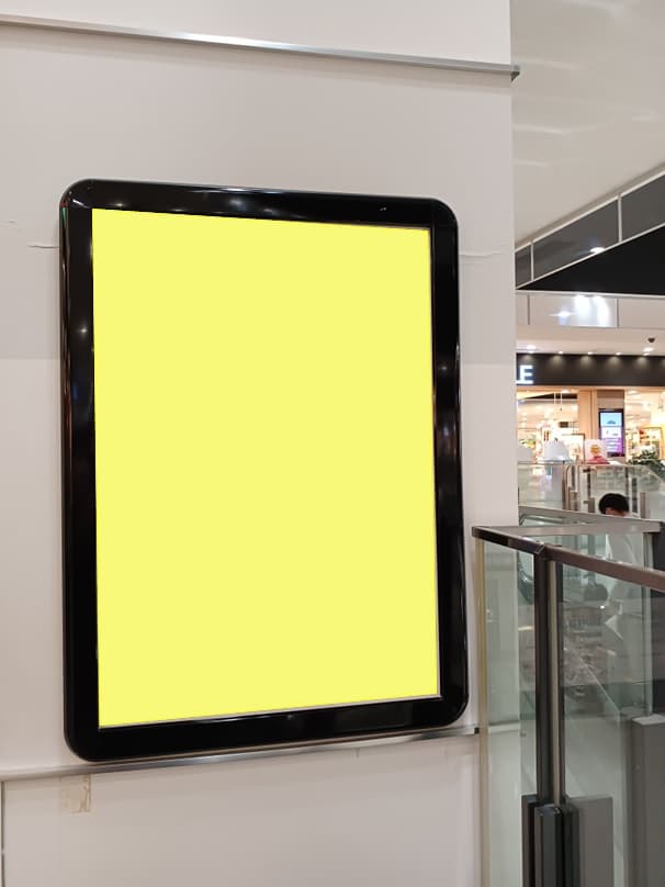 モールメディア広告 2階12ポスターフレーム1