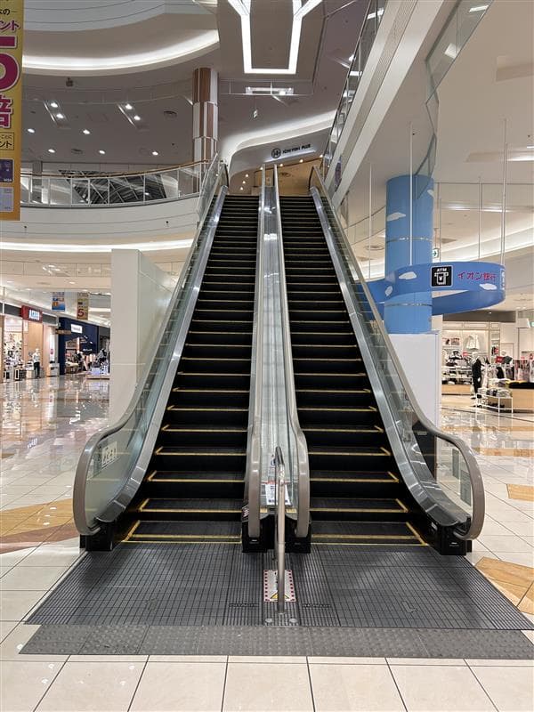 モール内広告 エスカレーターレーン