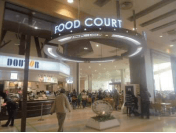 モール内広告 フードコートテーブルシール1