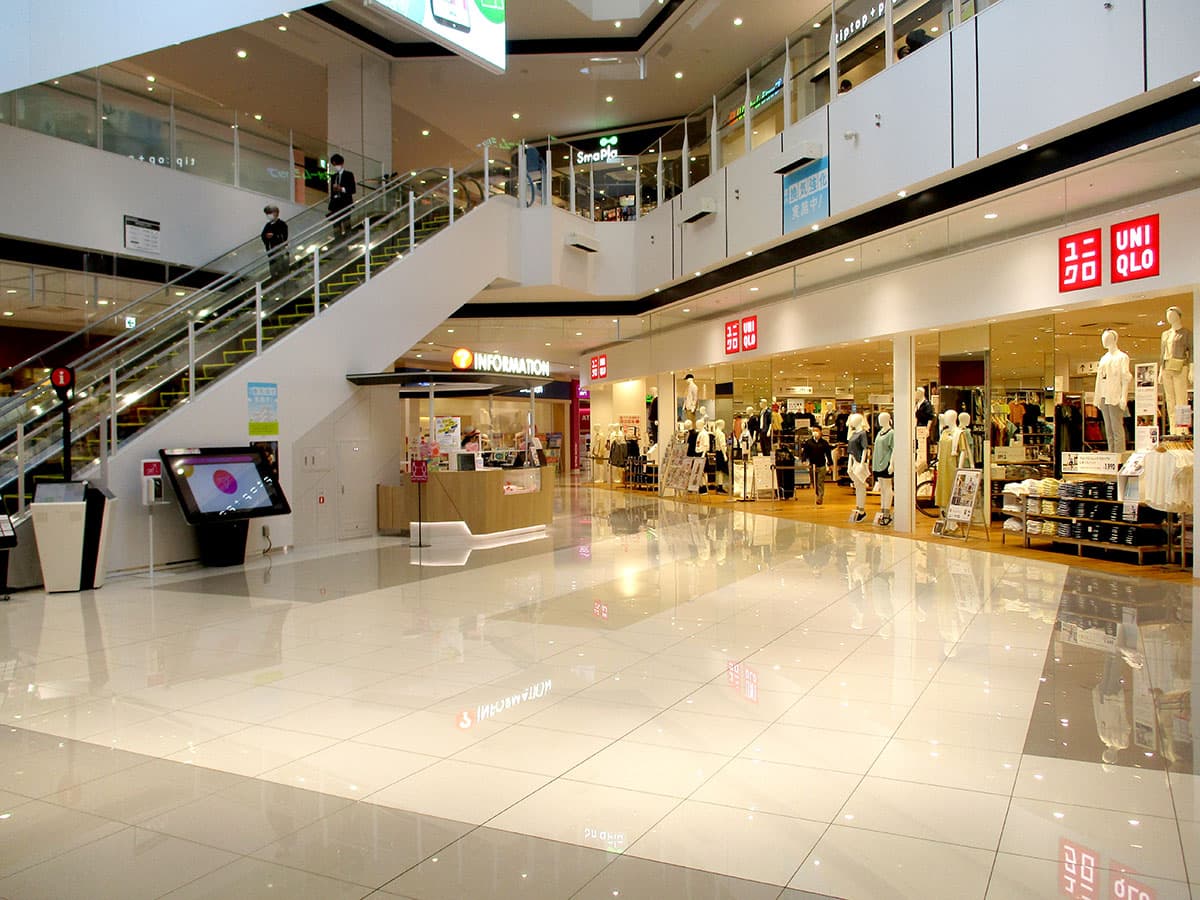 1F センターコート