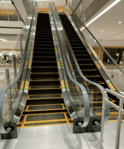 モール内広告 エスカレーター手すり