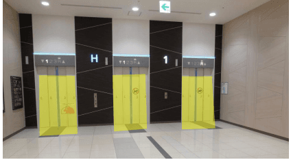 モール内広告 エレベーター