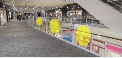 モール内広告 吹き抜けガラス